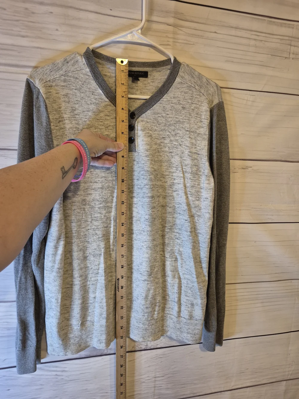Banana Republic Two-Tone Gray Crewneck Henley Sweater M